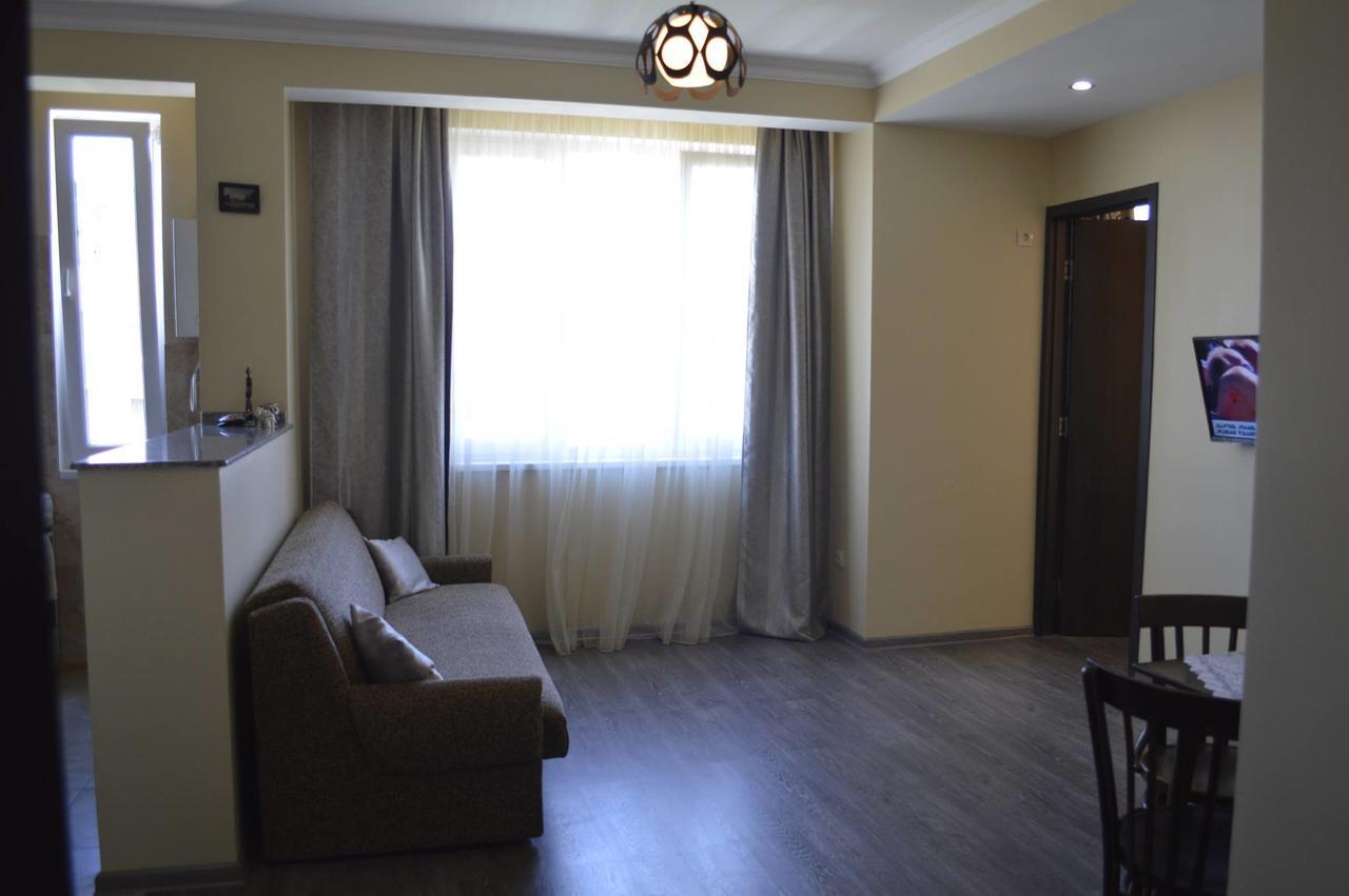 Apartment Near Park 36 Batoemi Buitenkant foto